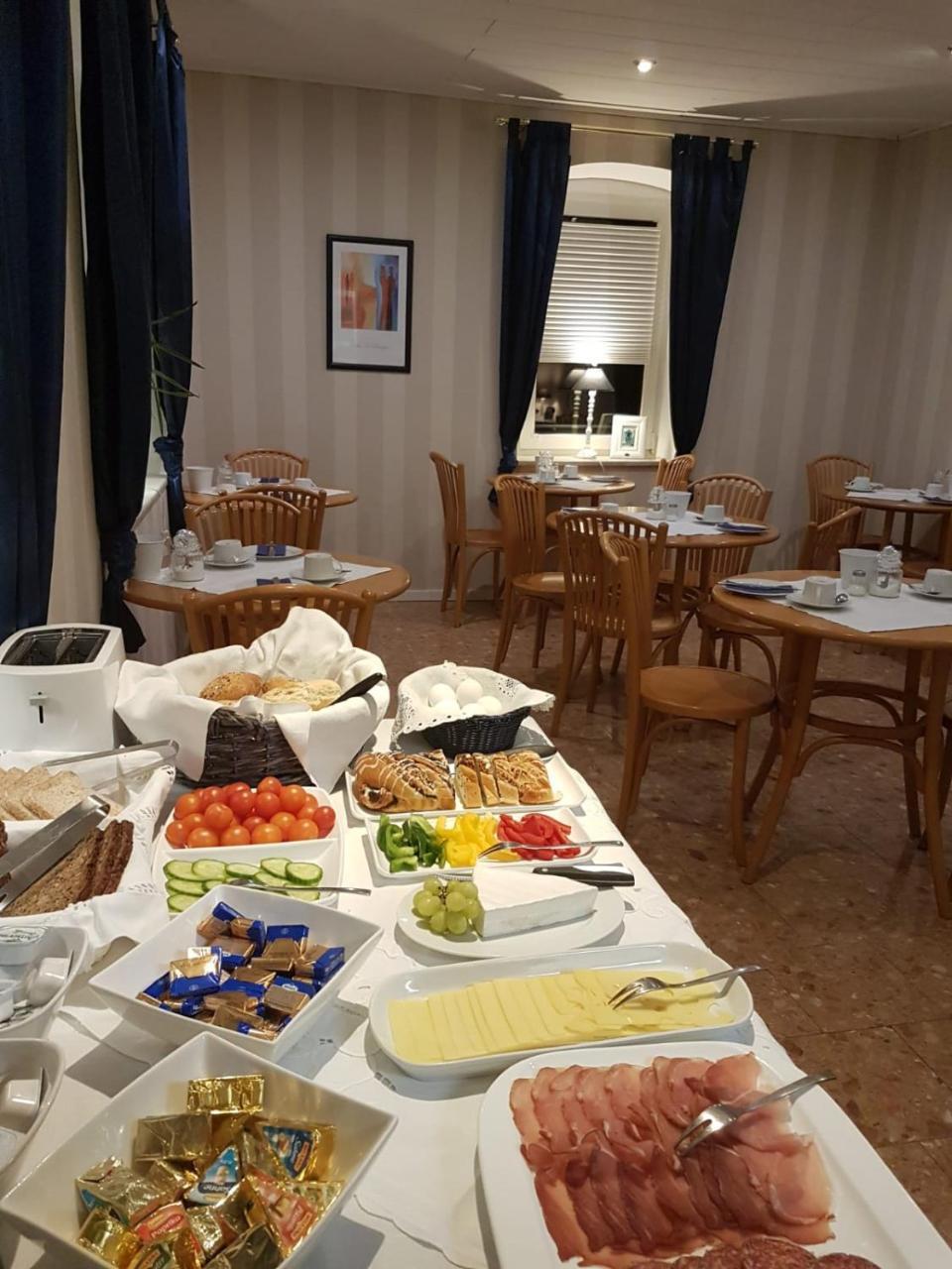 Hotel Pelikan كيتسينغن المظهر الخارجي الصورة